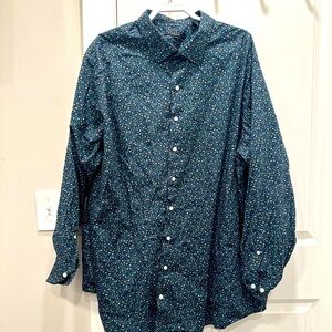 Synergy Stretch - 3XLT Floral Button Down Shirt in great condition.